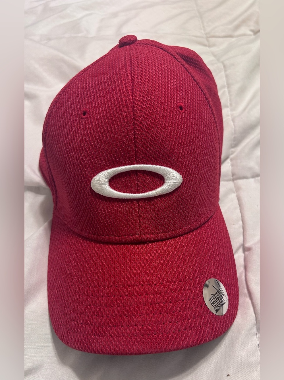 Oakley hat one size fits most adults